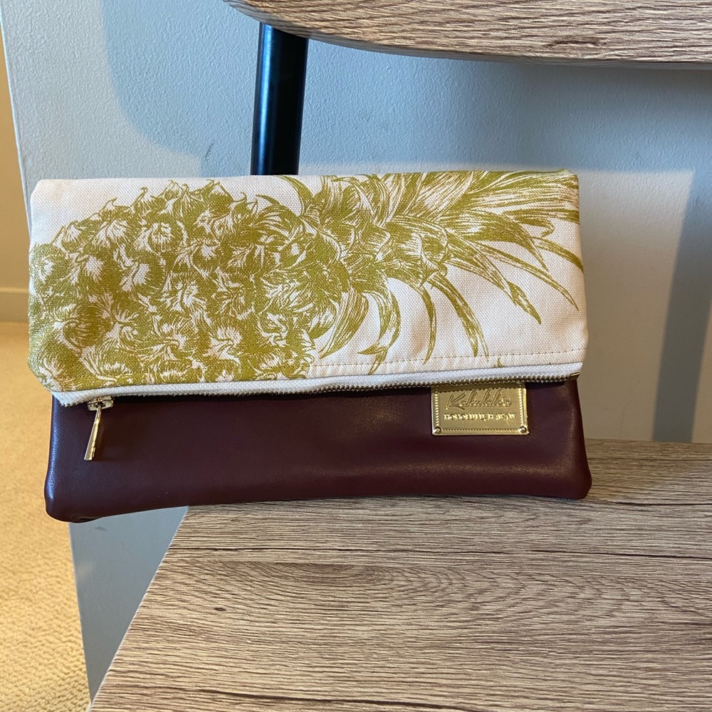 Brown/tan pineapple clutch